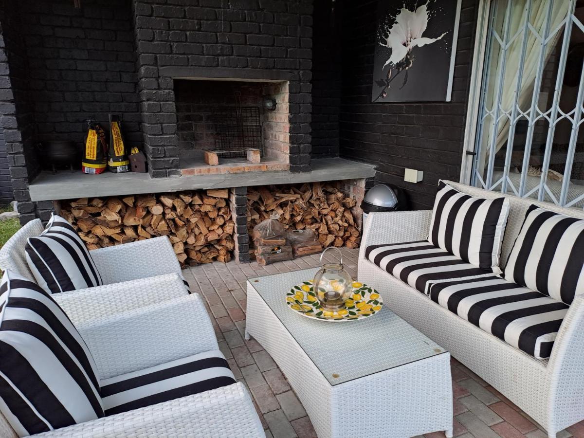 Milky Way Executive Suite Hermanus Exteriör bild
